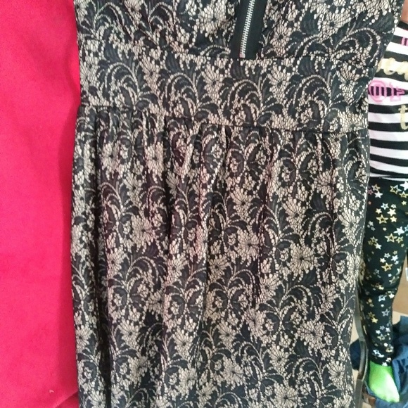 Black and beige lace short dress by 6 Degrees. - Picture 4 of 6